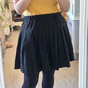 Black high waisted pleated mini skirt